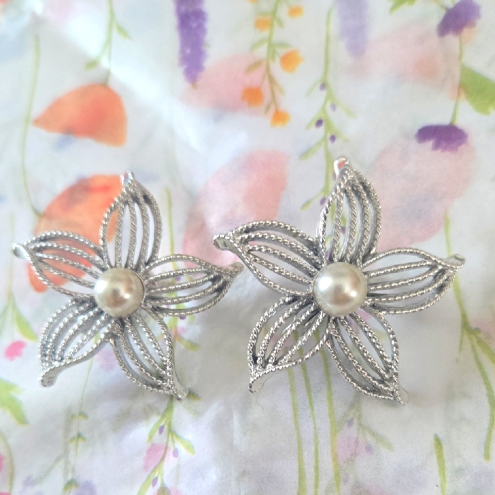 Vintage Sarah Coventry Moon Flower Star Shaped W Faux Pearl Clip On Earrings 70s